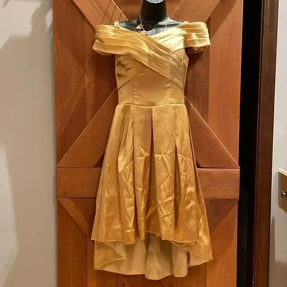 Gold Silky dress 🌹